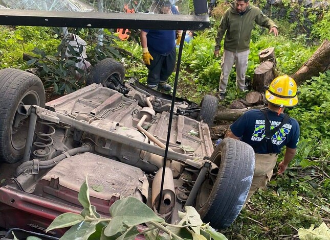 Taxista conducía a exceso de velocidad chocó contra agencia de motos