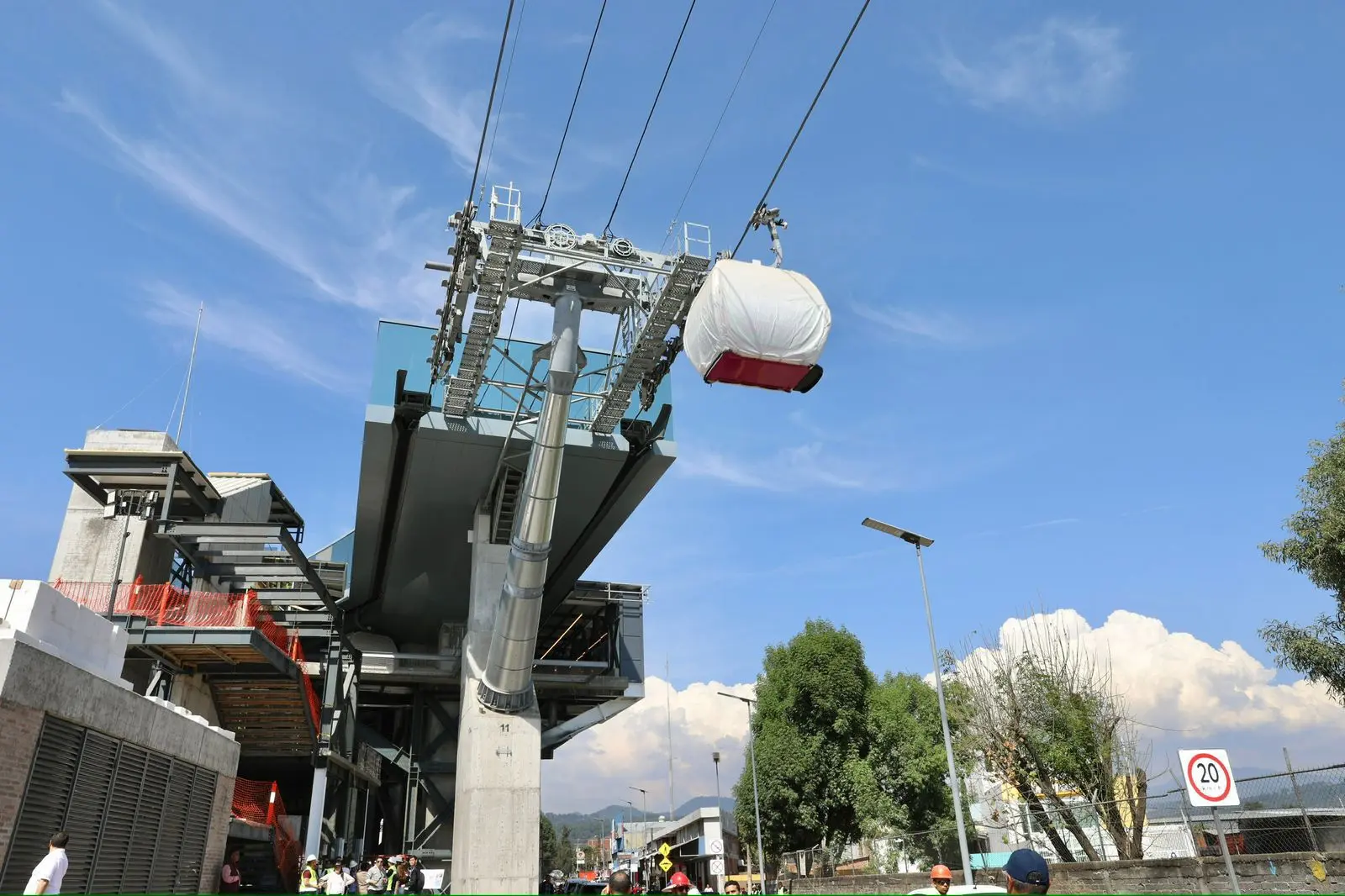 Teleférico de Uruapan alcanza el 99.4% de avance; Bedolla supervisa la obra junto con legisladores