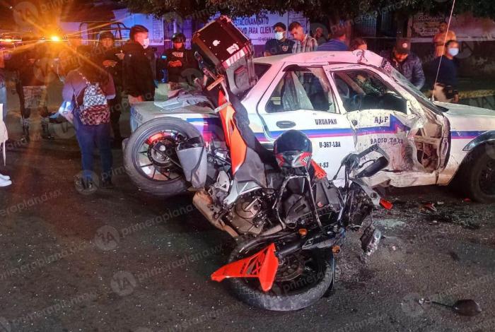 Terrible ch0que en Uruapan deja un motociclista mu3rto
