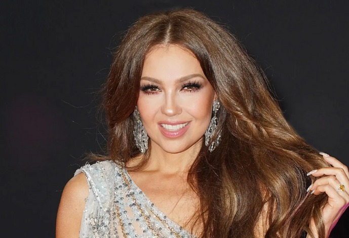 Thalía estrena “Al Mundo Paz” en anticipo a su retorno artístico