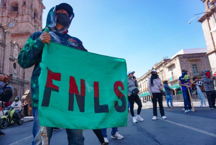 Tianguis plantón del FNLS permanecerá en el Centro Histórico indefinidamente