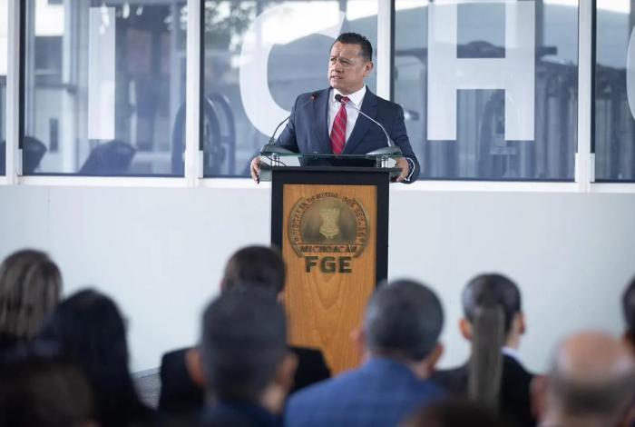 Torres Piña anuncia depuración de la FGE Michoacán