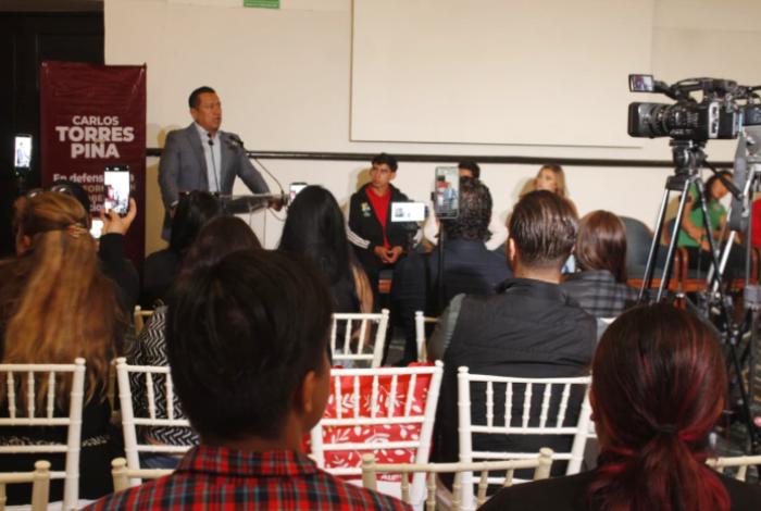 Torres Piña asegura que ha pedido a funcionarios no acompañarlo en sus asambleas informativas