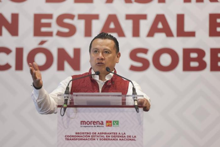 Torres Piña formaliza registro rumbo al 2027