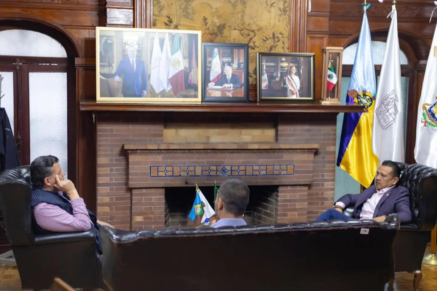 Torres Piña se reúne con Memo Valencia tras polémica sobre la sucesión en la FGE