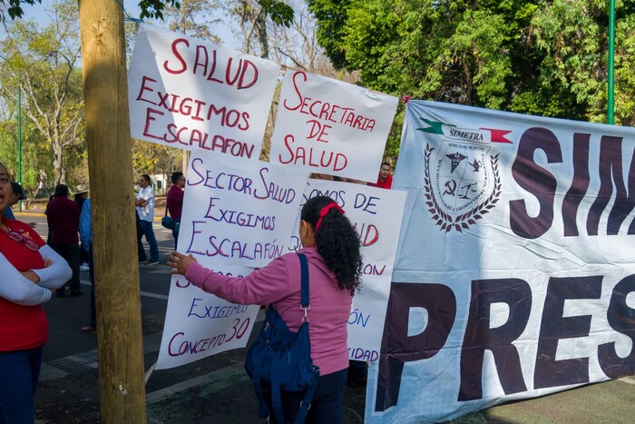 Trabajadores del sector salud amplían toma a Finanzas