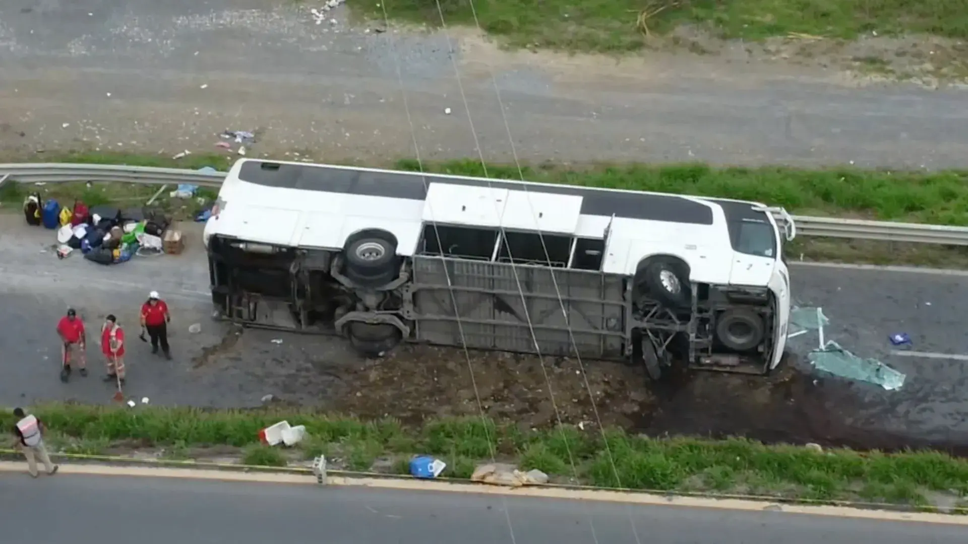 Tragedia en Nuevo León: Se registran 8 muertos y 22 lesionados tras volcadura de autobús en el tramo de Montemorelos-Hualahuises