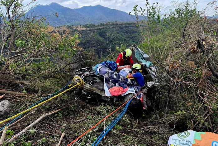 Trágico accidente entre camión torton y otro vehículo deja 3 muertos y 1 herido en el municipio de Tacámbaro