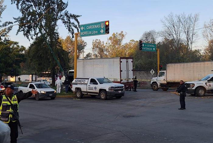 Transportista es ultimado a balazos en el libramiento oriente de Uruapan