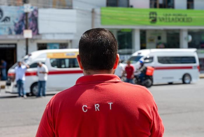 Transportistas se manifiestan en monumento a Lázaro Cárdenas
