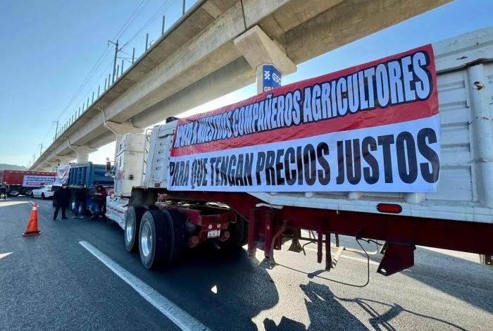 Transportistas son asaltados durante protesta por inseguridad en Arco Norte