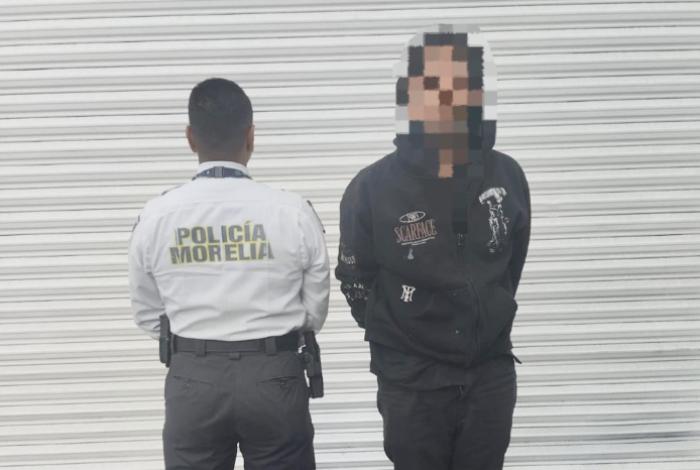 Tras actitud sospechosa, Policía Morelia intercepta y desarma a hombre de 25 años