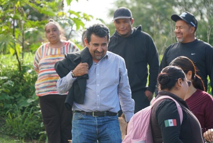 Tras años de espera, inicia pavimentación de la calle Encuentro de Hidalgo y Morelos en Charo