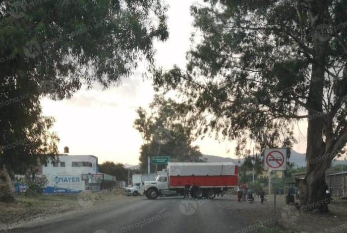 Tras as3sinato de dos comuneros, bloquean la Chilchota-Zamora