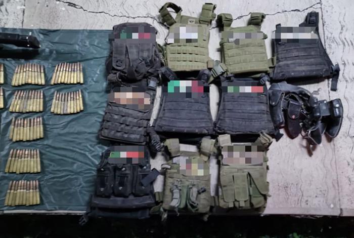 Tras enfrentamiento en Aguililla, fuerzas del orden aseguran un barret, ametralladoras y granadas