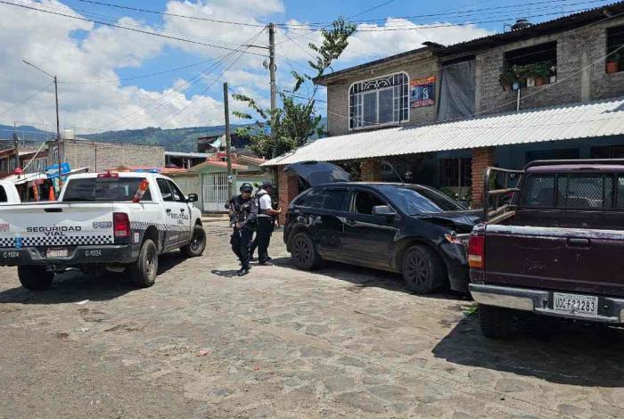Tras persecución, SSP asegura vehículo, cartuchos útiles y uniformes apócrifos en Tingambato