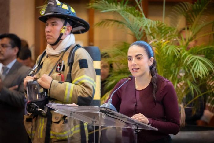 Tras rendir homenaje a bomberos, Giulianna Bugarini anuncia avances en una reforma histórica para dignificar su labor