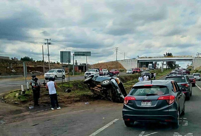 Tres lesionados deja carambola en la Morelia-Pátzcuaro