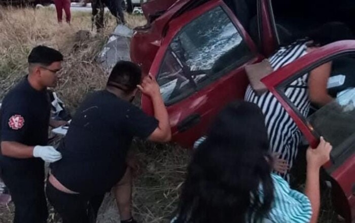Tres lesionados en volcadura sobre la carretera Pátzcuaro-Morelia, cerca de Lagunillas
