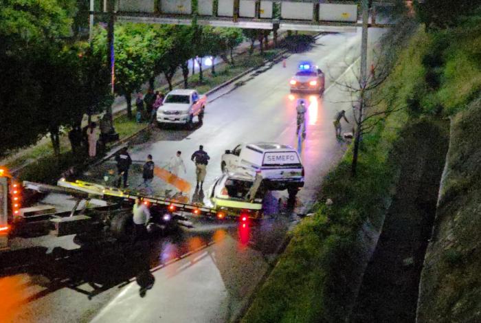 Tres personas pierd3n la vid4 en volcadura en salida a Quiroga