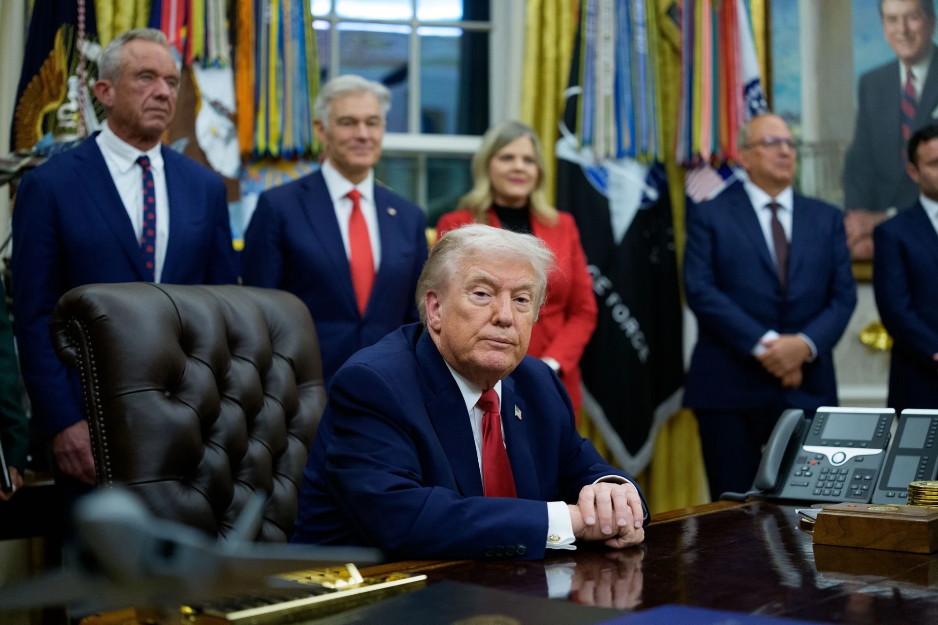 Trump anuncia imposición de aranceles a países que suministren petróleo a Cuba