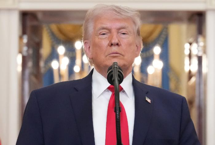 Trump dice que no permitirá que Irán cobre peajes a buques en el estrecho de Ormuz