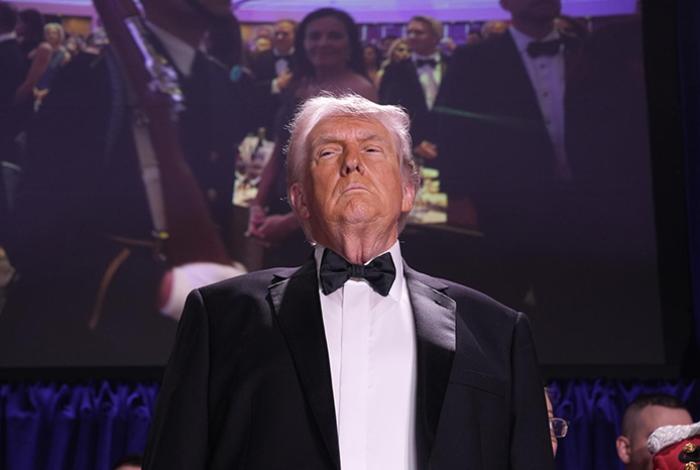 Trump dice que tirador “estaba muy lejos” de él tras el tiroteo en cena de corresponsales