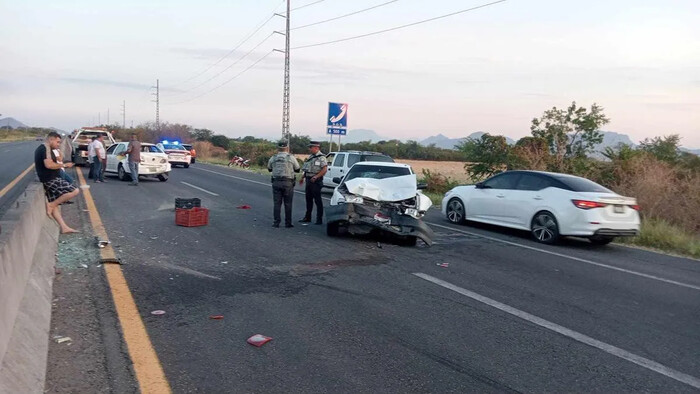 Tsuru impacta por alcance contra Jetta, en la Apatzingán – Nueva Italia