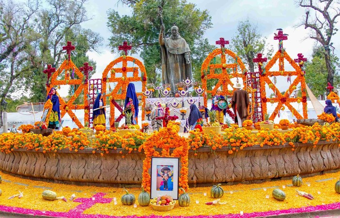 Turistas de China, Bélgica, Italia y España viven la Noche de Muertos en Michoacán