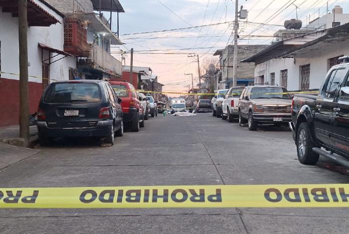 Ultiman a un hombre en el Centro de Uruapan; horas antes había sobrevivido a otro atentado