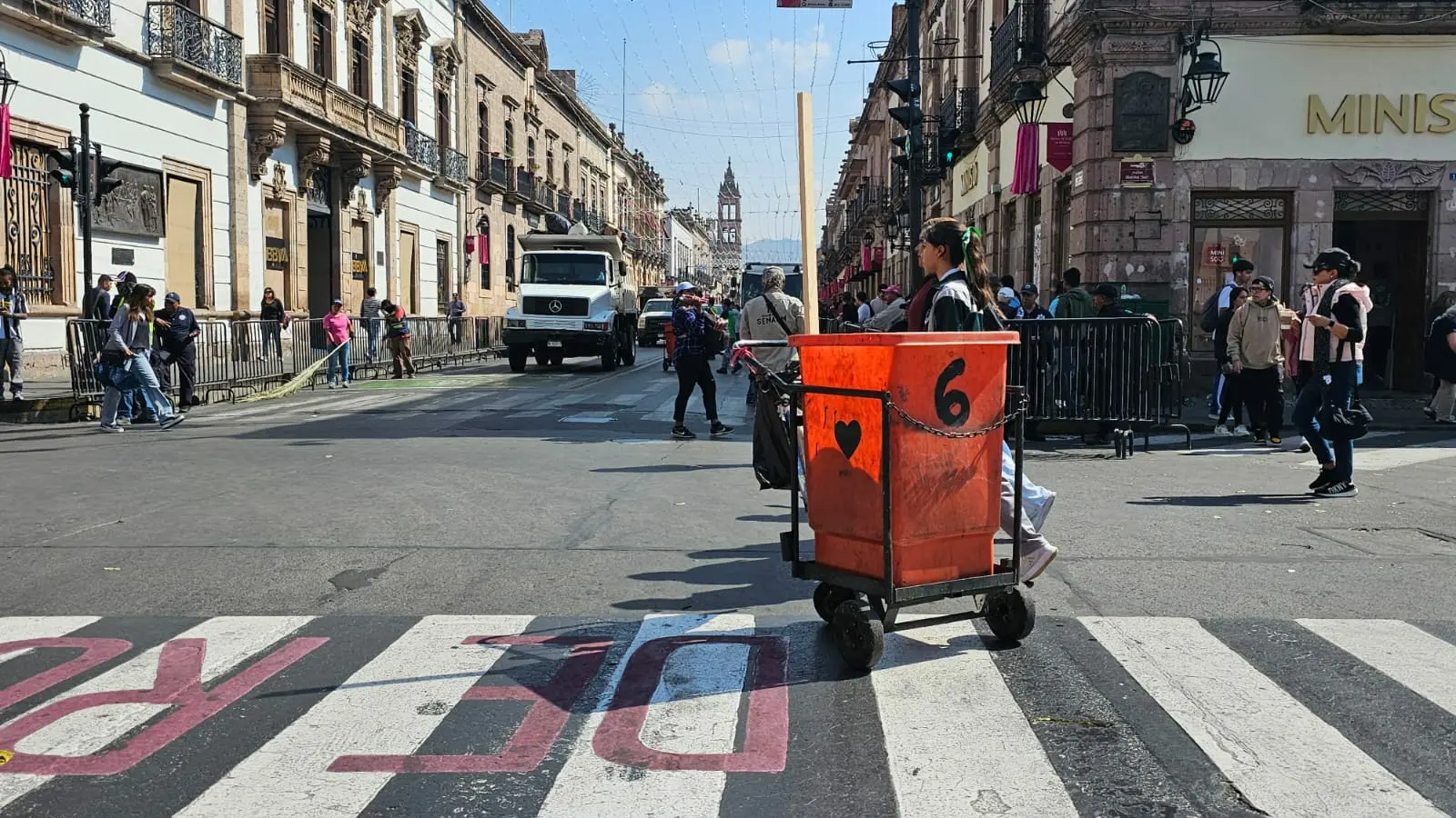 Un aproximado de 3 toneladas de basura se recolectaron tras desfile