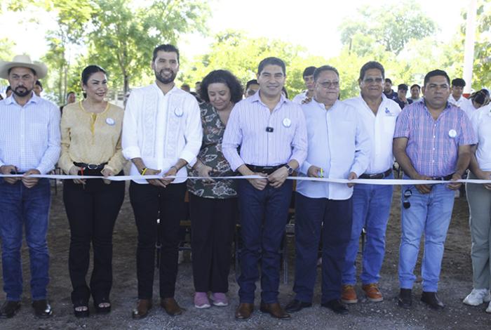 Un compromiso más cumplido con la educación: Pablo Varona entrega techumbre en la UPN Subcentro Huetamo