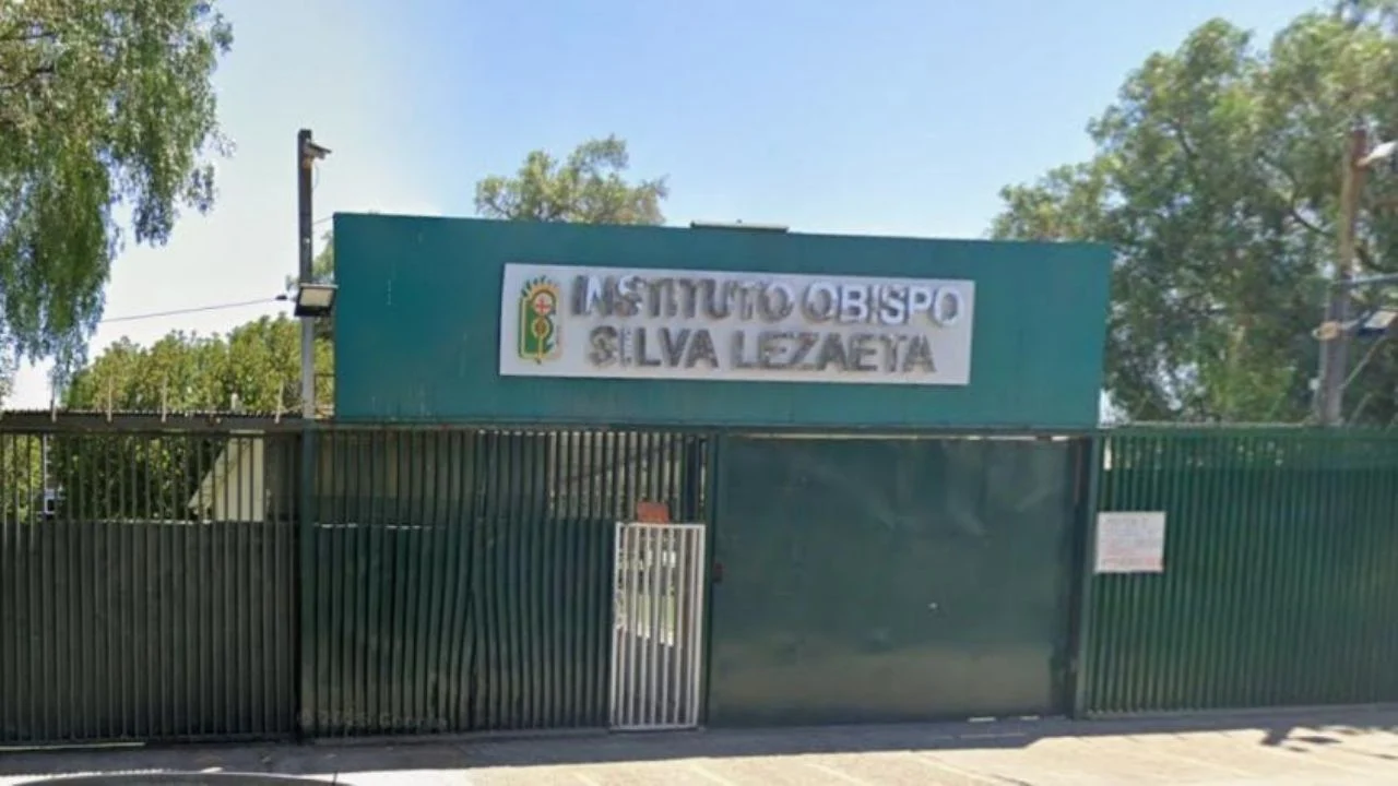 Un estudiante de último año de secundaria atacó a tres estudiantes y dos miembros del personal escolar en Chile