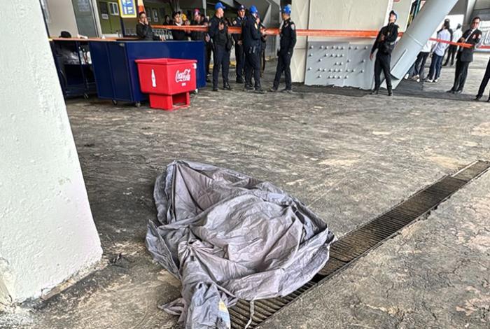 Un hombre muere al caer en la zona de palcos en la reapertura del Estadio Azteca