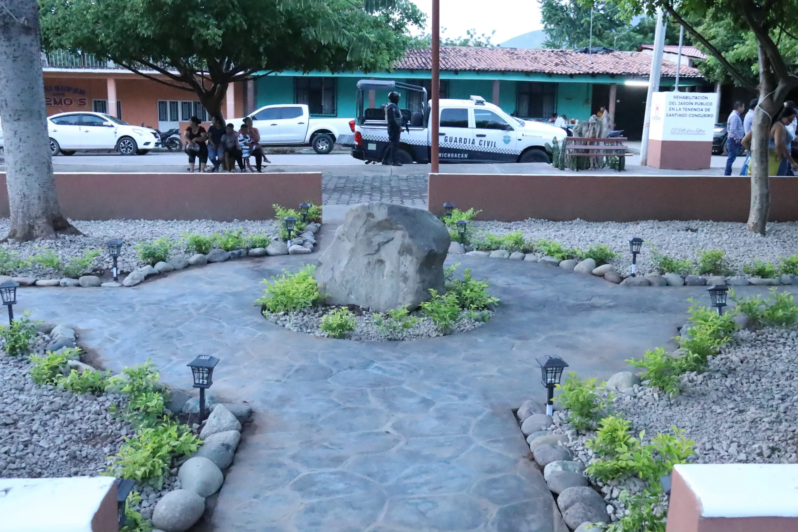 Un jardín renovado en la tenencia de Santiago Conguripo en Huetamo