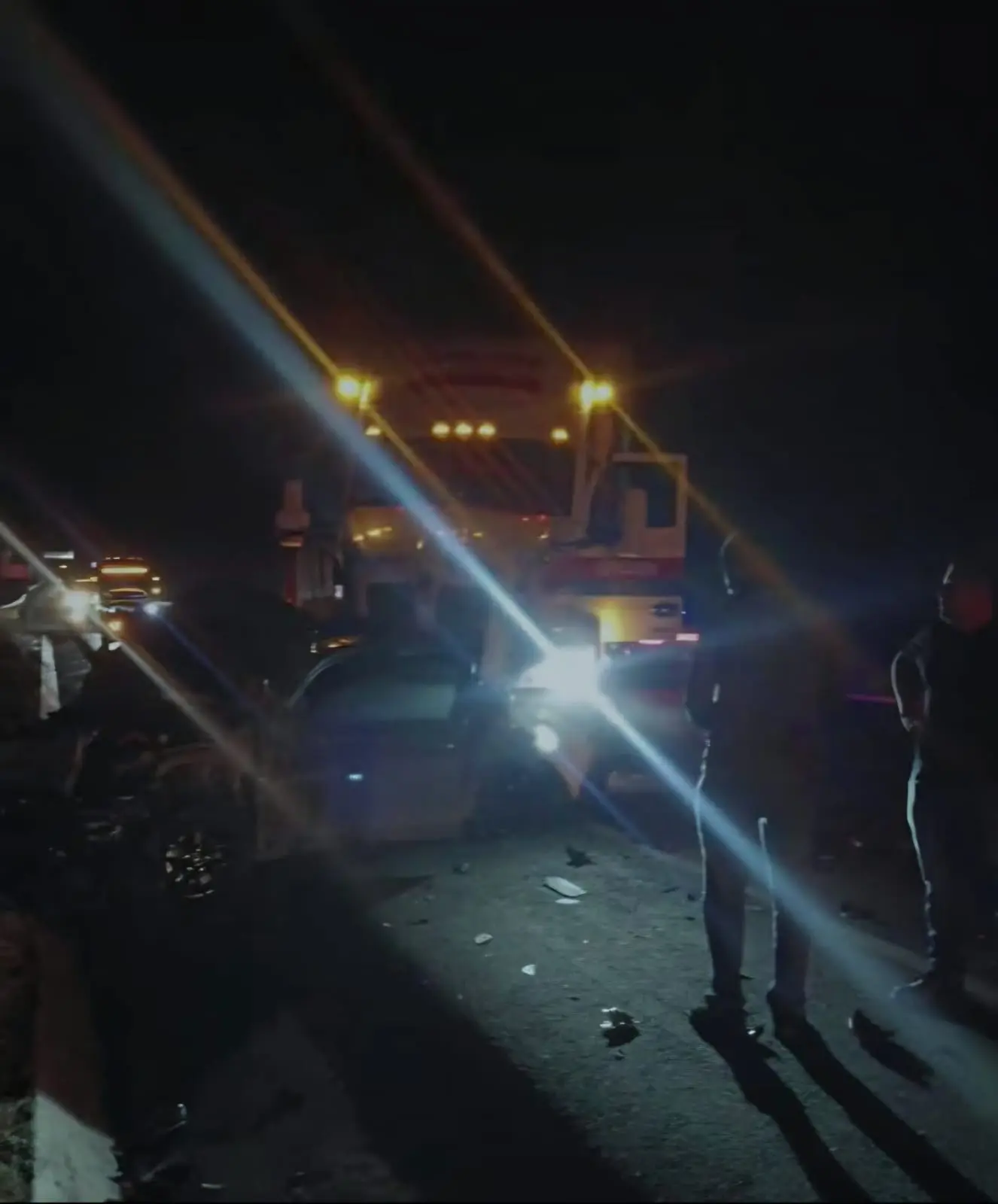 Un lesionado deja brutal choque de trailer en la Siglo XXI