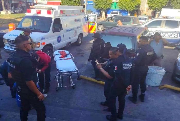 Un lesionado grave y un detenido, tras riña entre franeleros en el Mercado de La Piedad