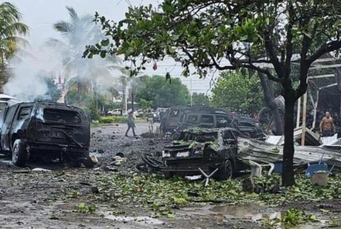 Una persona sin vida y 10 lesionados tras explosión de auto-bomba en sede de Policía Comunitaria de Coahuayana, en Michoacán