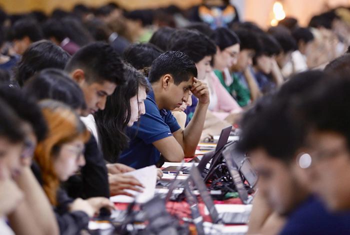 UNAM cierra examen presencial en sedes foráneas tras polémica por IA