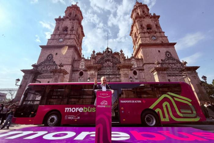 Unidades y estaciones del Morebús tendrán videovigilancia conectada al C5: Bedolla