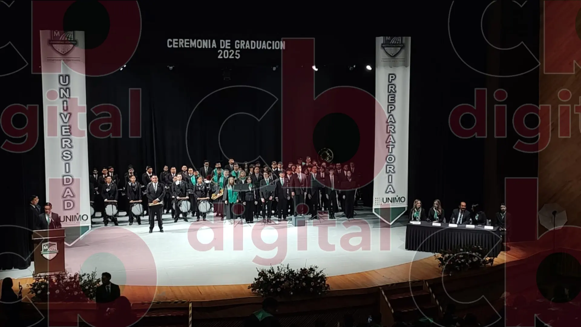 Universidad Montrer celebra graduación de mil 392 egresados