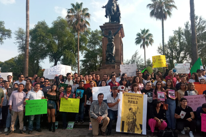 Universitarios michoacanos se movilizan en apoyo a la Reforma del Poder Judicial