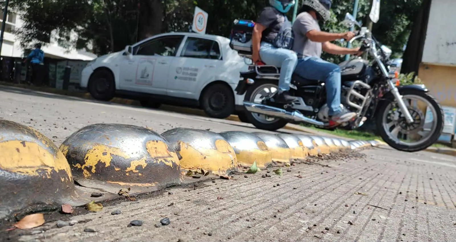 Uso de boyas metálicas como reductores de velocidad, genera riesgo para población