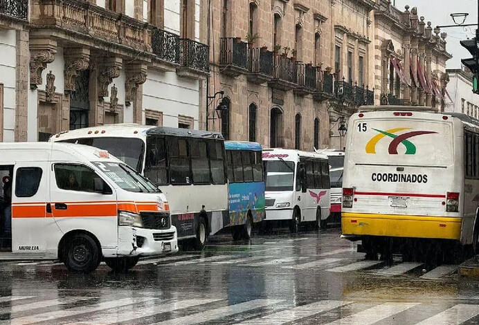 Valoran autoridades y transportistas aumento de tarifas de combis y camiones en Morelia; ¿De cuánto será?