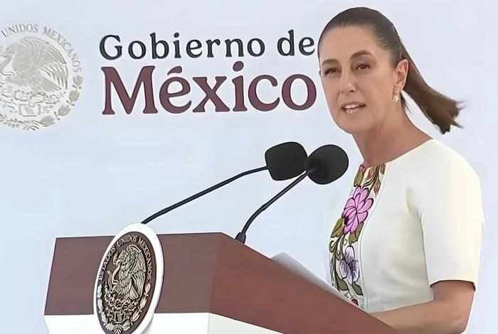 Valores profundos y no lujos superfluos, recomienda Sheinbaum a servidores públicos