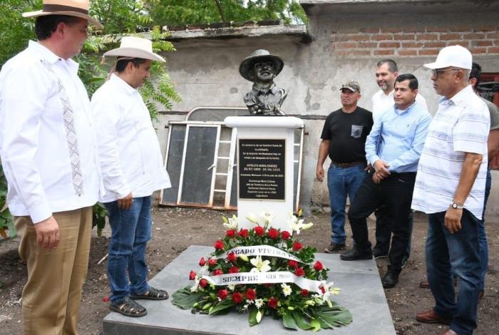 Vandalizan busto en memoria de Hipólito Mora, en La Ruana