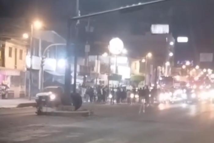 Vecinos de Arko San Pedro bloquean avenida Madero; exigen agua