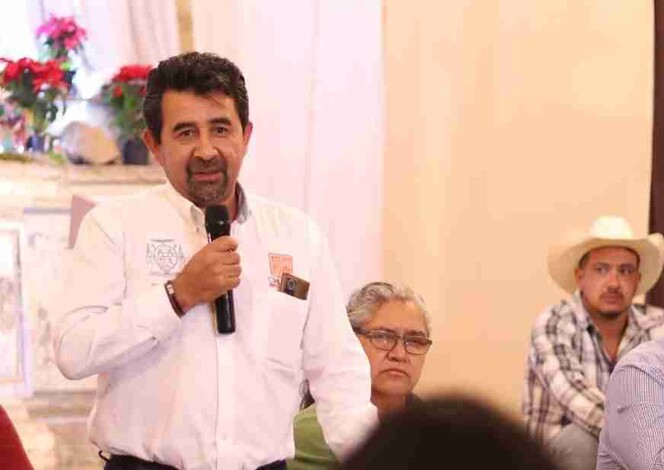 Vecinos de Charo acusan a Gabriel Molinero por hacer negocios “en lo oscurito” con el agua del municipio