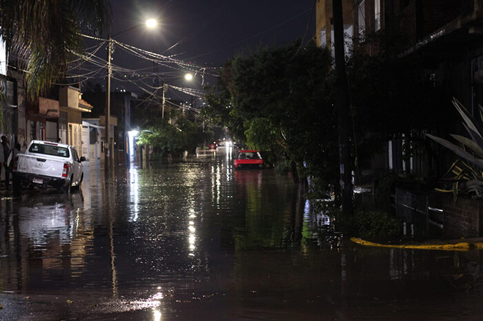 Vecinos de colonias propensas a inundaciones se organizan para actuar en caso de tormenta