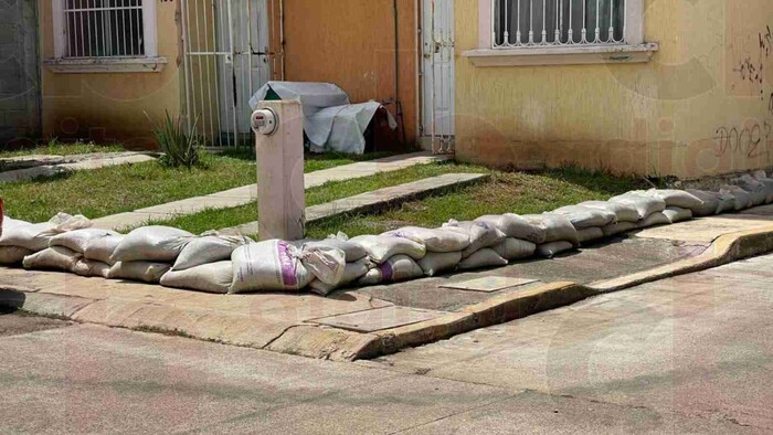 Vecinos de Hacienda Tinijaro prevenidos por próximas lluvias